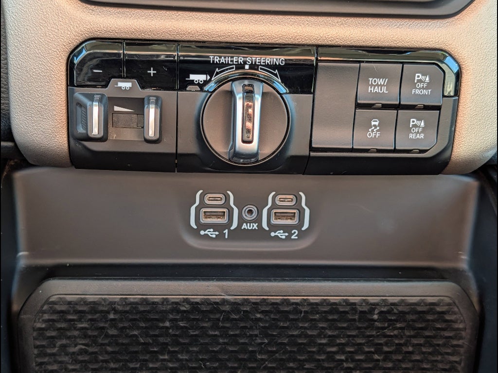 2022 RAM 1500 Laramie Crew Cab 4x4 5'7" Box