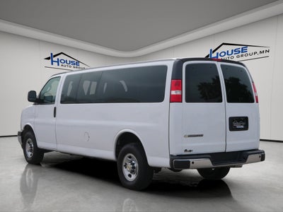 2024 Chevrolet Express Passenger 3500 1LT