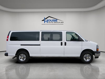2024 Chevrolet Express Passenger 3500 1LT