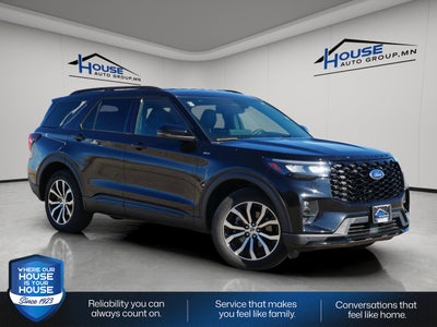 2025 Ford Explorer ST-Line