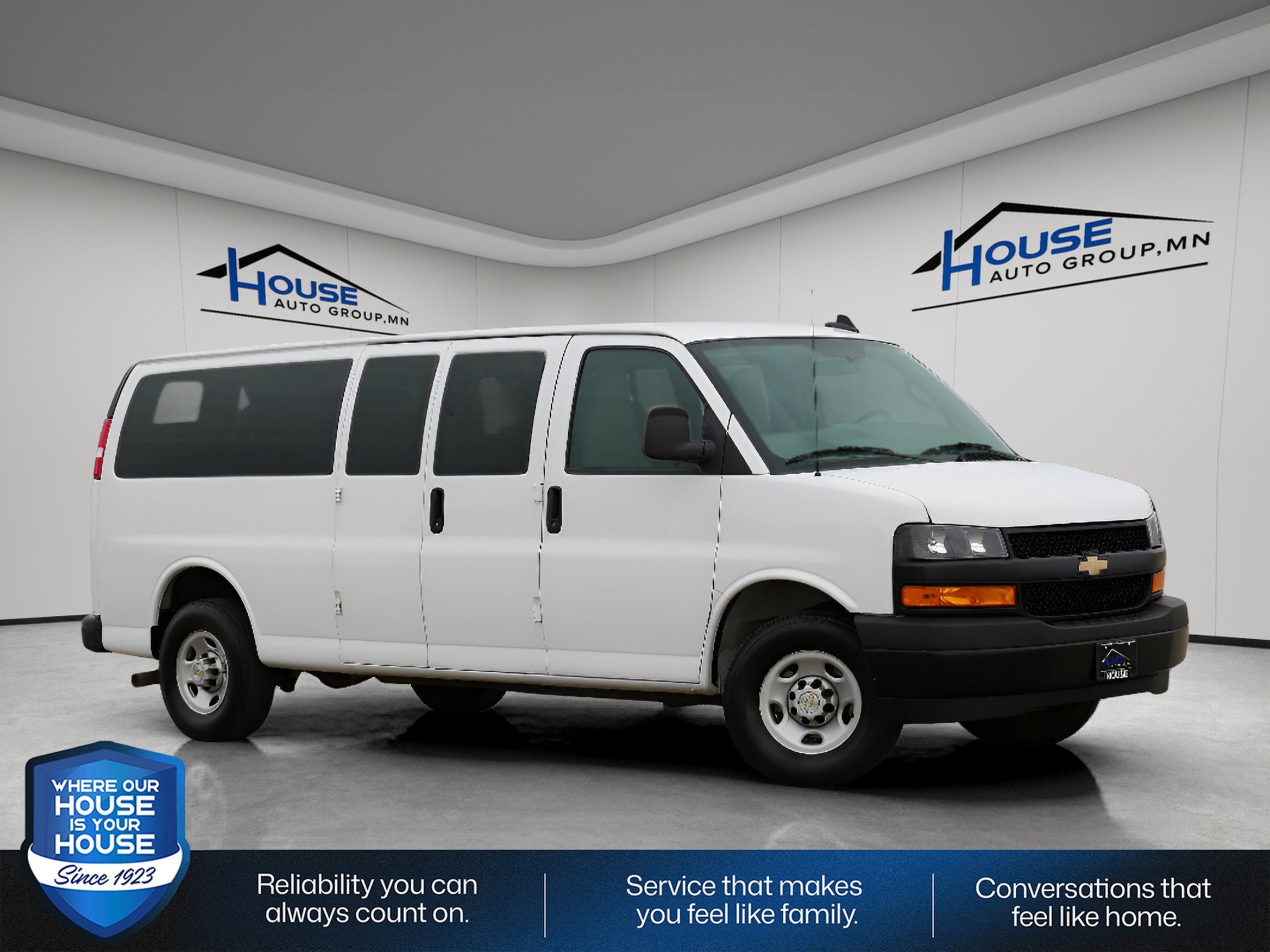 2024 Chevrolet Express Passenger 3500 LS