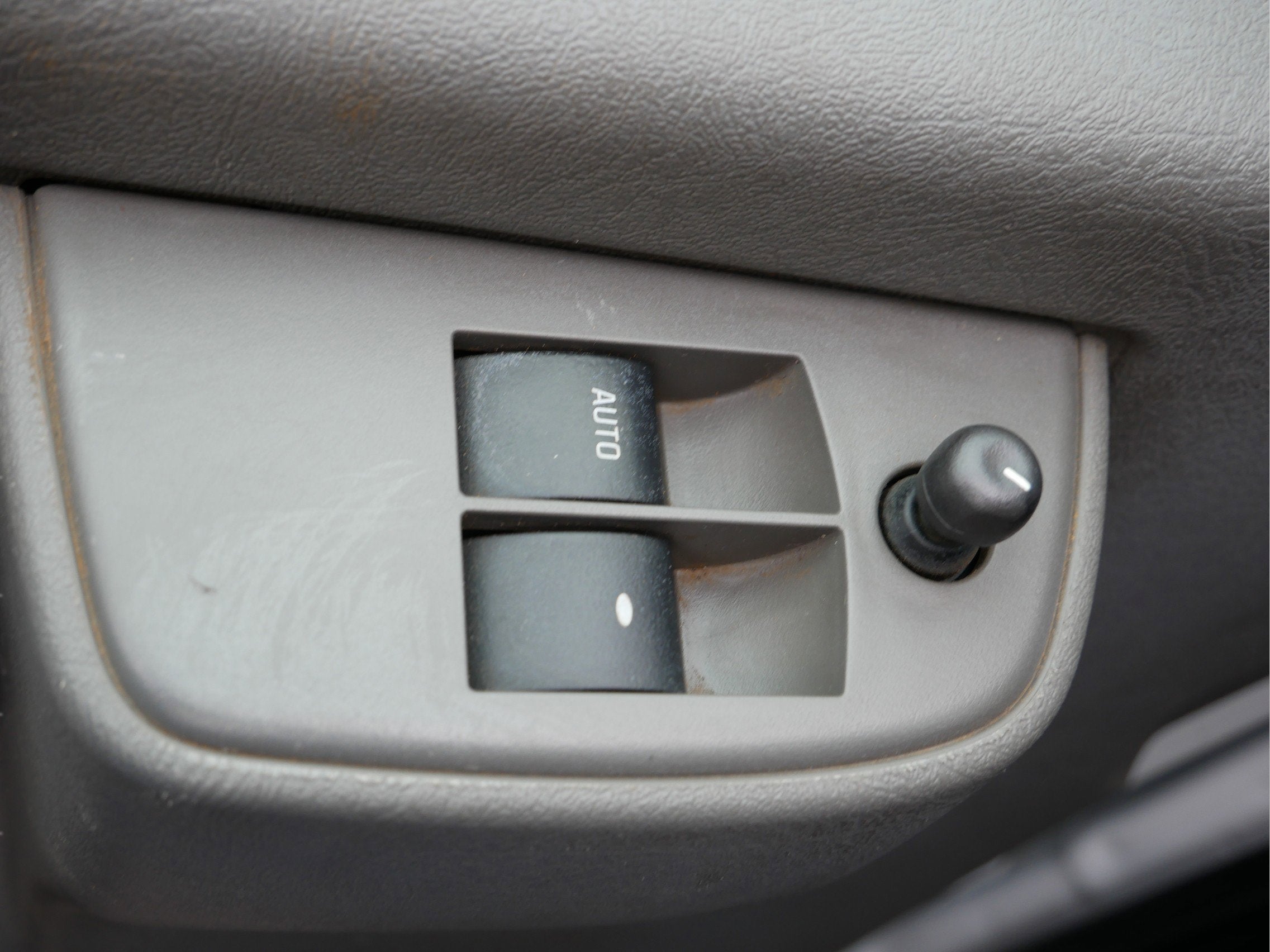 2024 Chevrolet Express Passenger 3500 LS