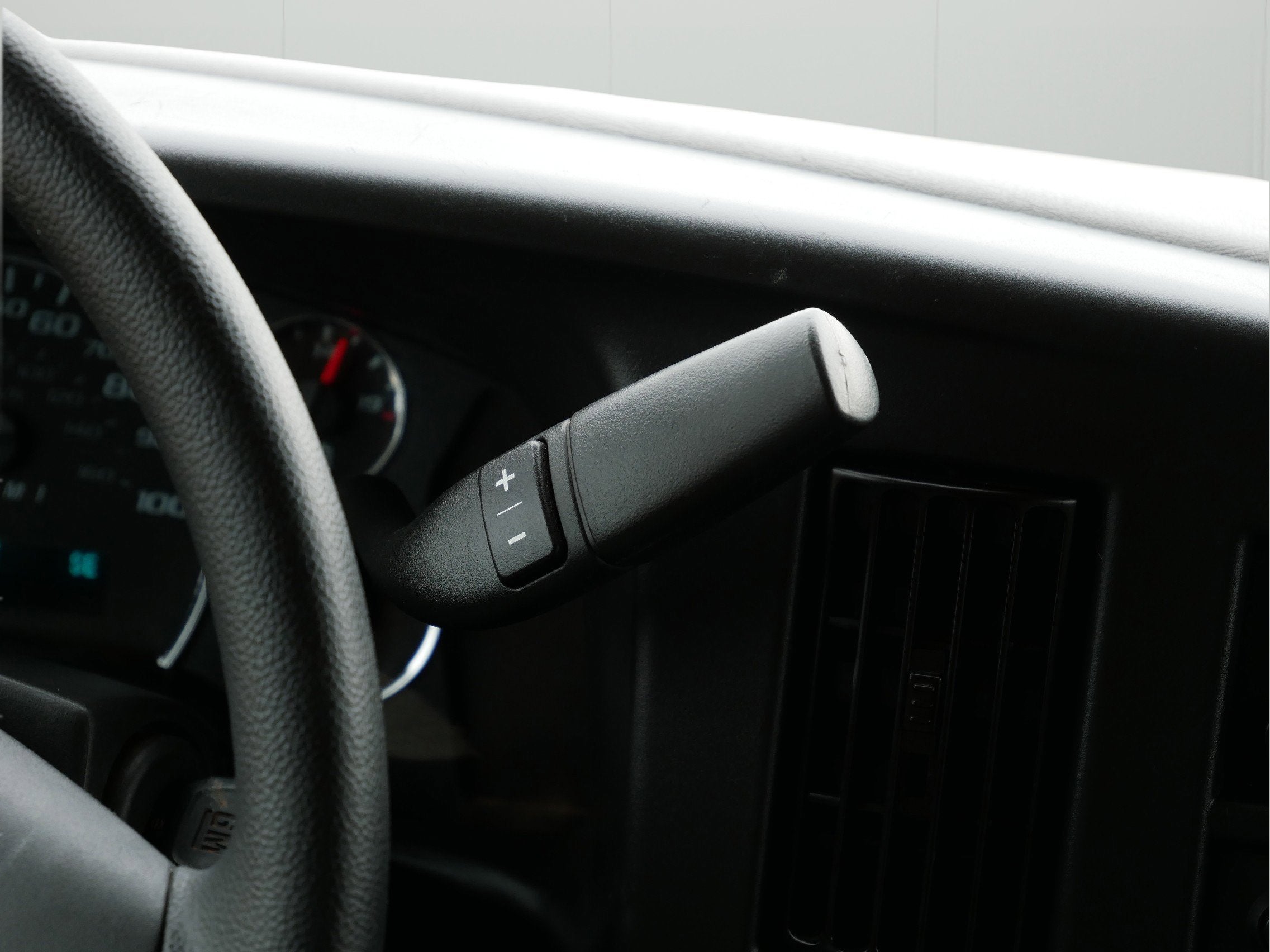 2024 Chevrolet Express Passenger 3500 LS