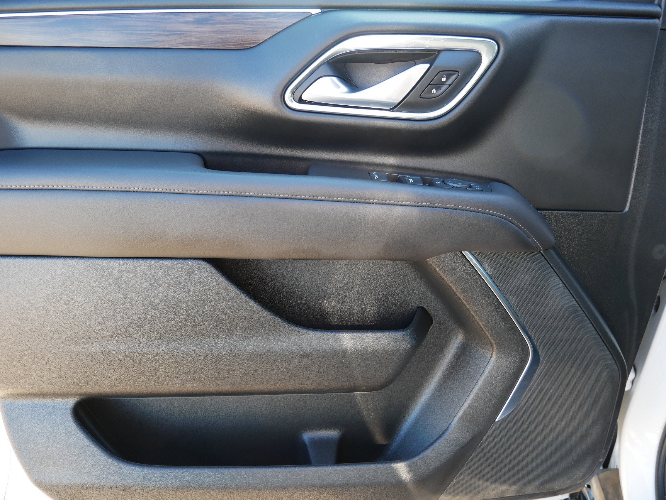 2023 Chevrolet Suburban LS