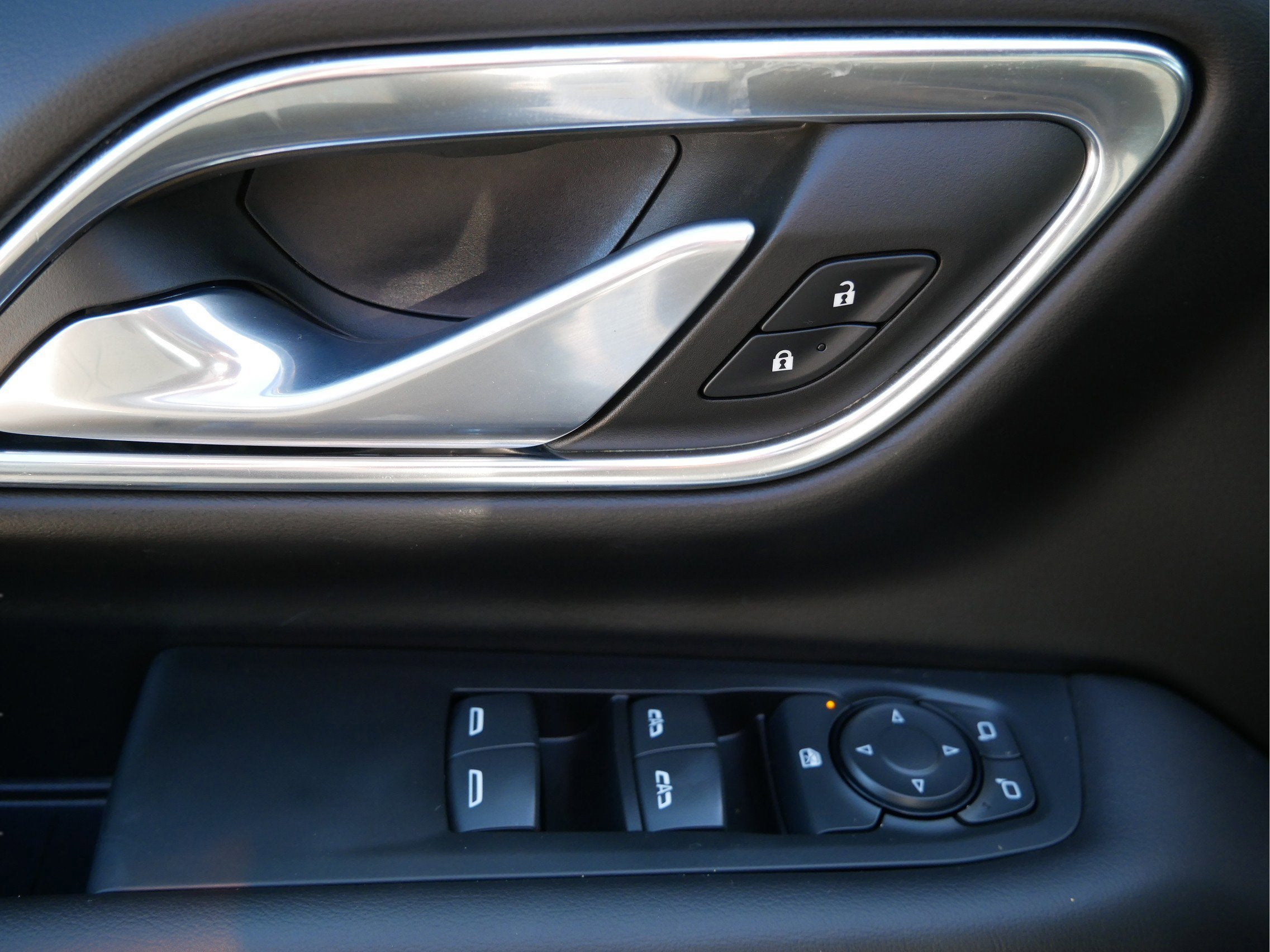 2023 Chevrolet Suburban LS