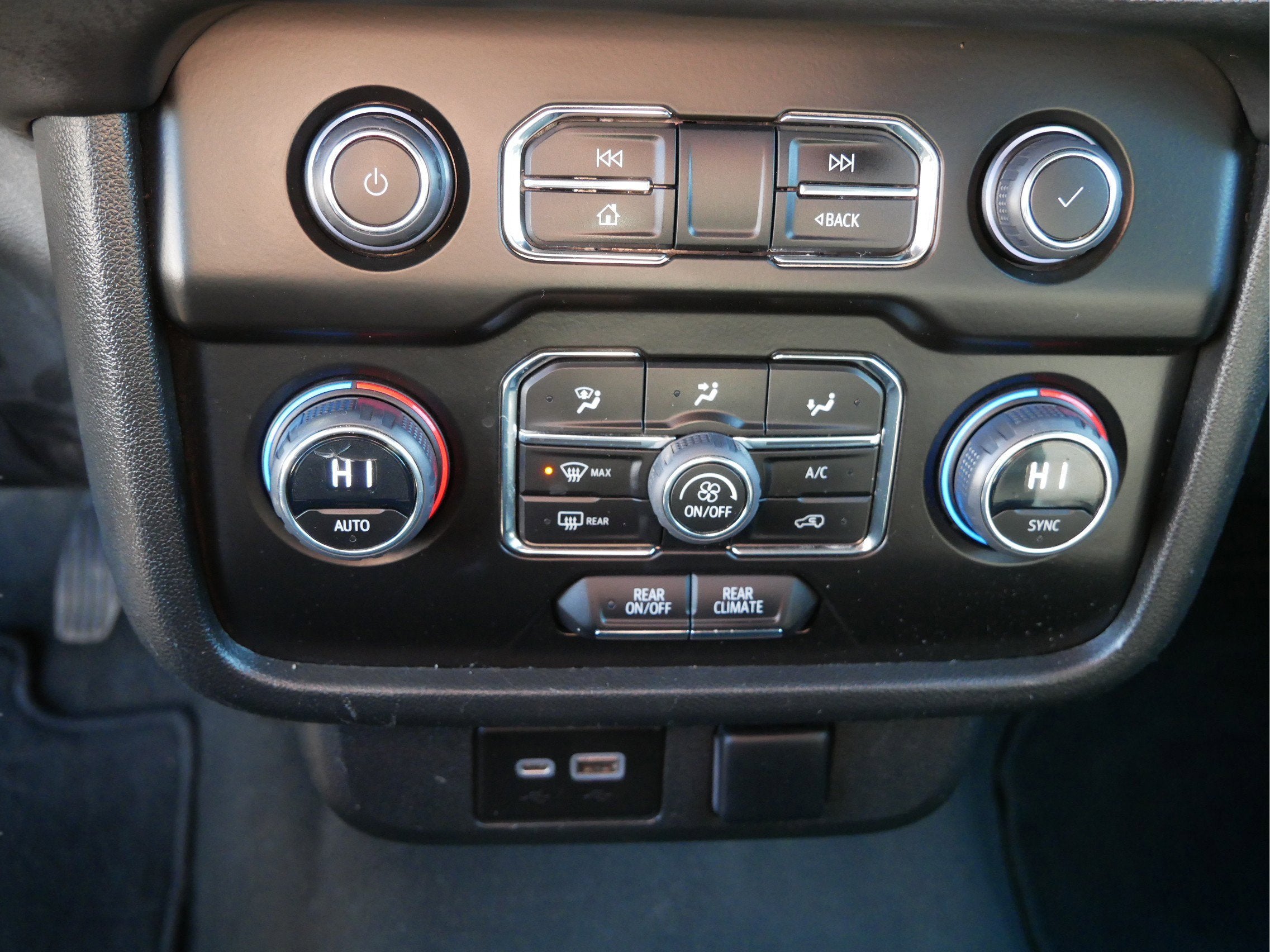 2023 Chevrolet Suburban LS