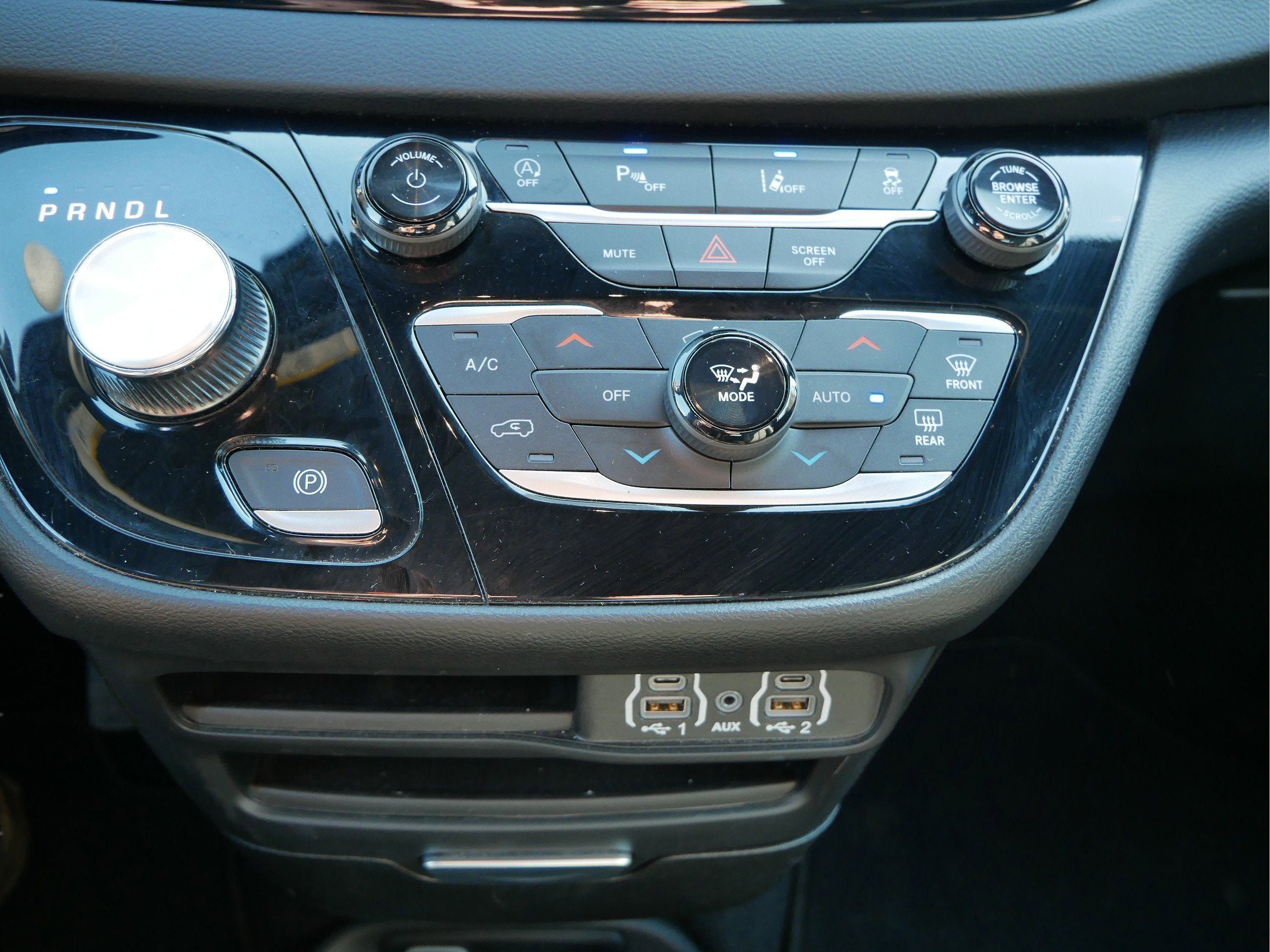 2025 Chrysler Pacifica Select