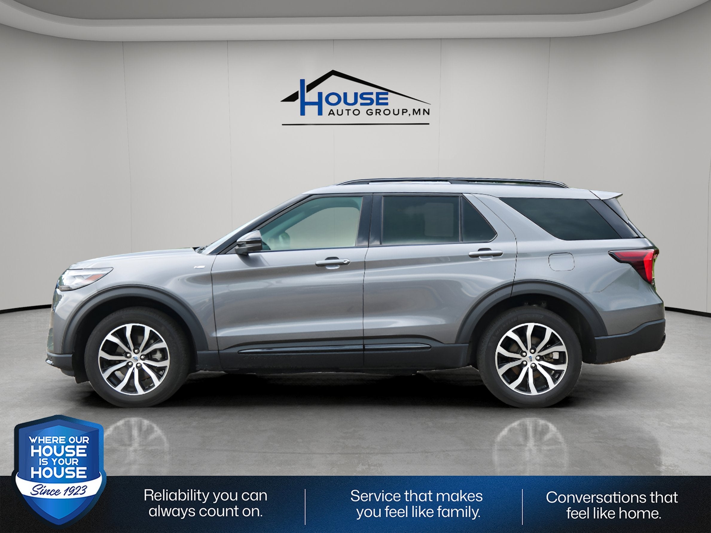 2025 Ford Explorer ST-Line