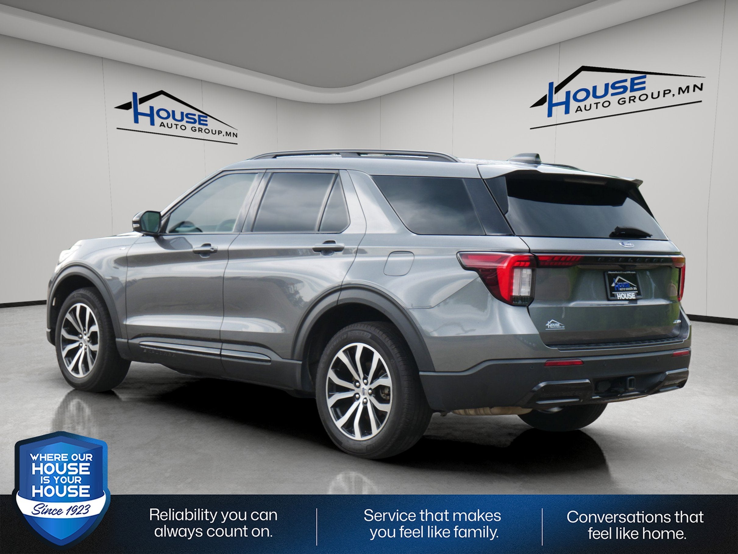2025 Ford Explorer ST-Line