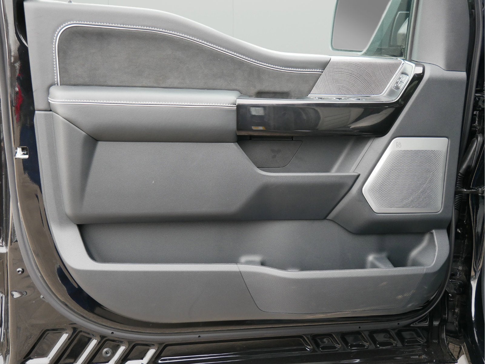 2023 Ford F-150 Lightning Platinum