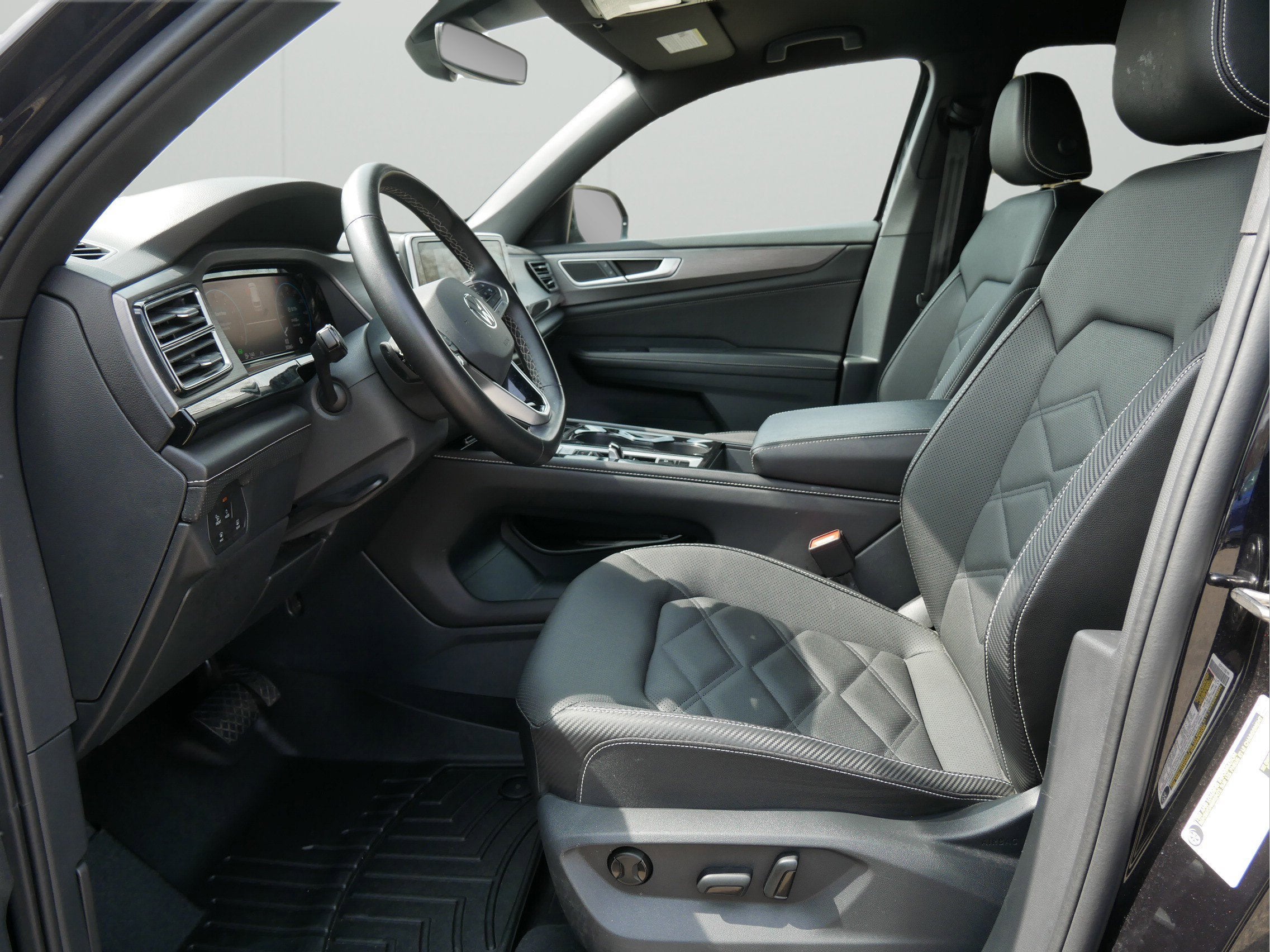 2025 Volkswagen Atlas Cross Sport 2.0T SE w/Technology