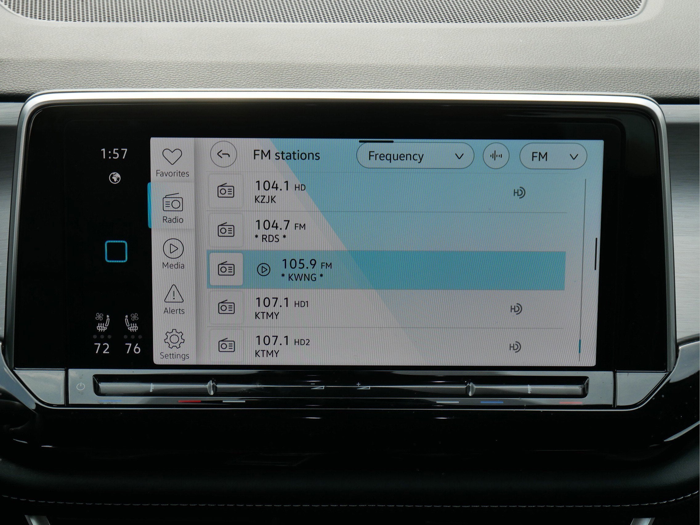 2025 Volkswagen Atlas Cross Sport 2.0T SE w/Technology