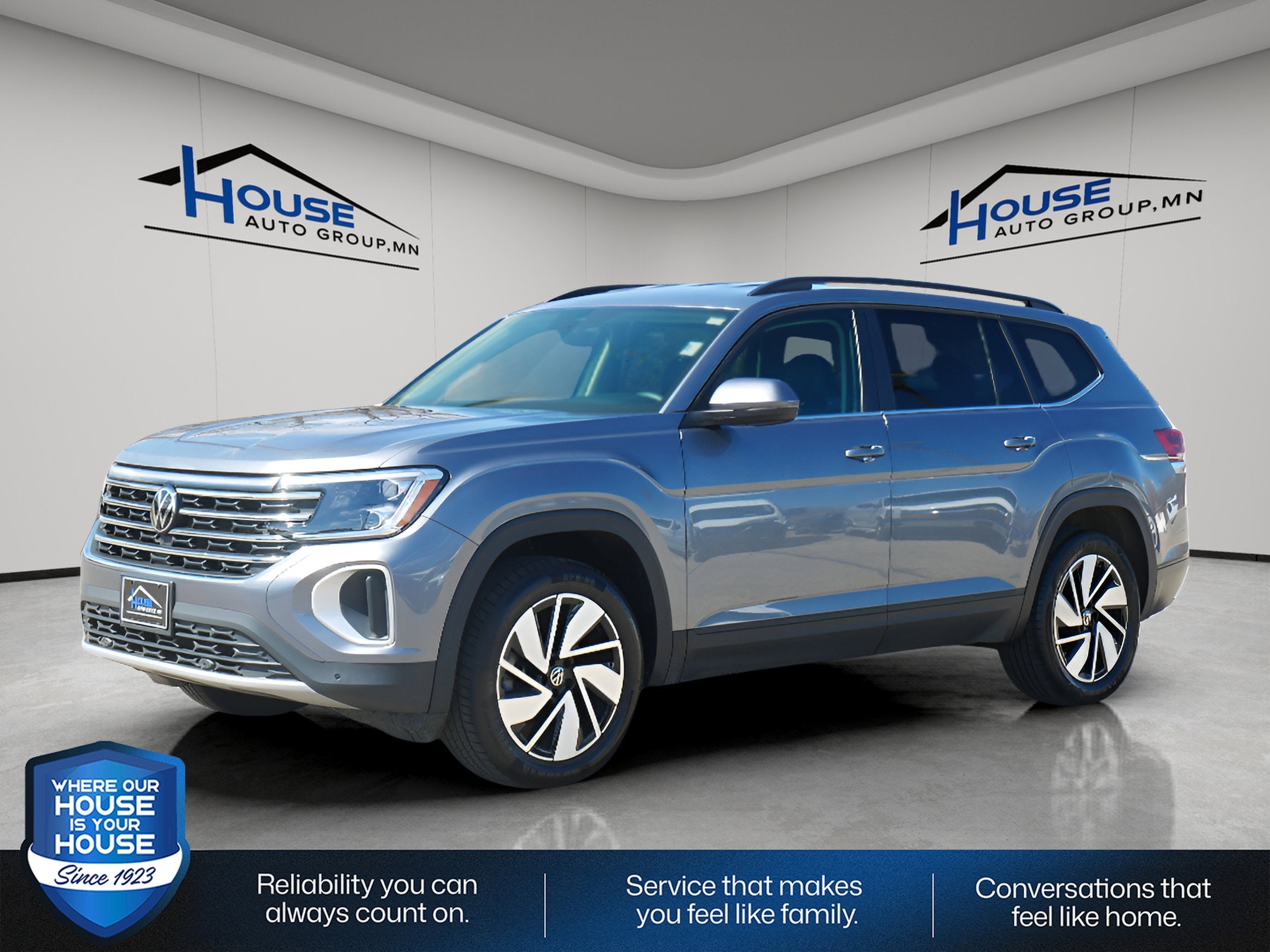 Used 2025 Volkswagen Atlas SE w/Tech with VIN 1V2WR2CA0SC518688 for sale in Red Wing, Minnesota