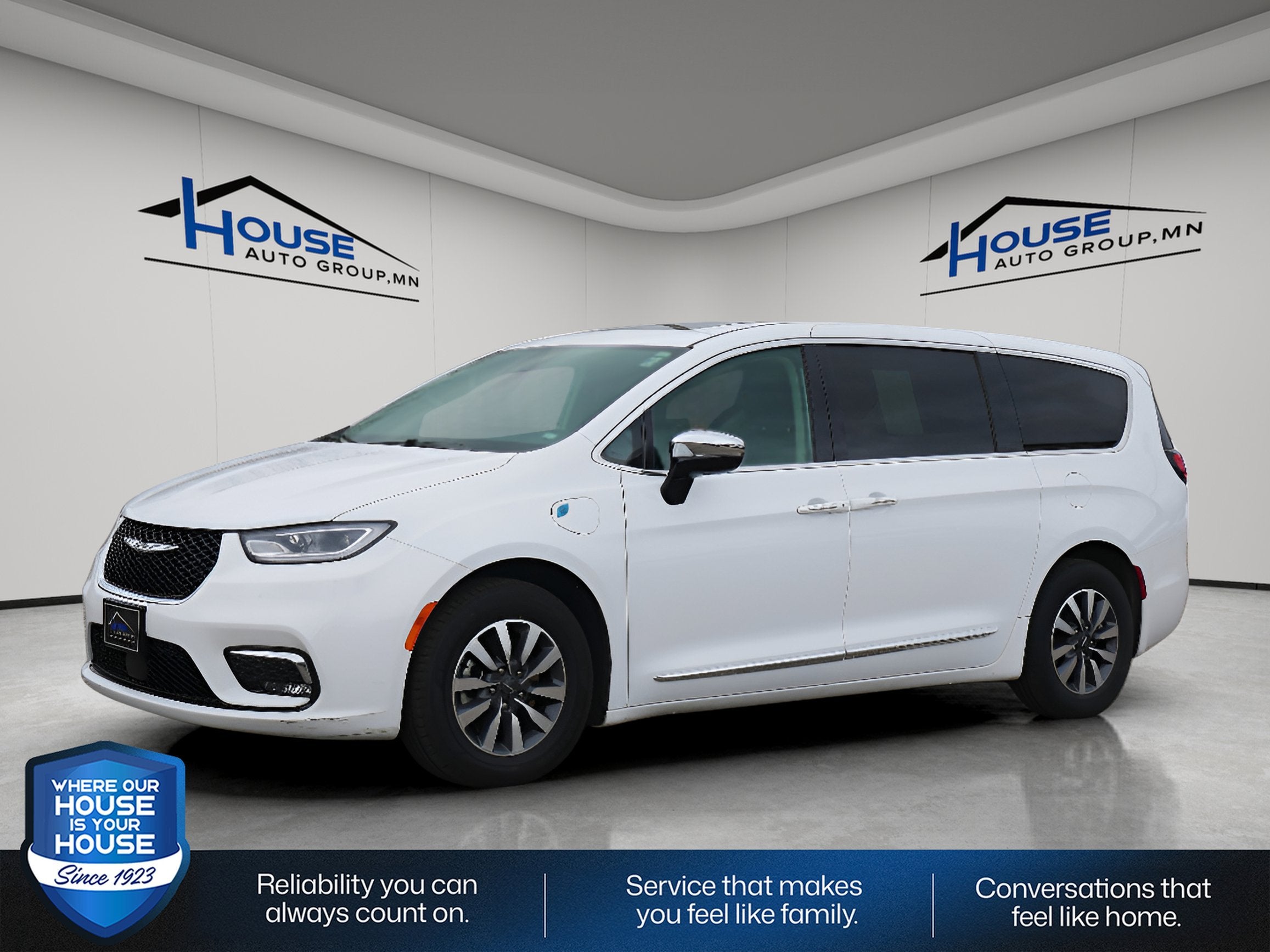 Used 2023 Chrysler Pacifica Hybrid Limited with VIN 2C4RC1S72PR562660 for sale in Red Wing, Minnesota