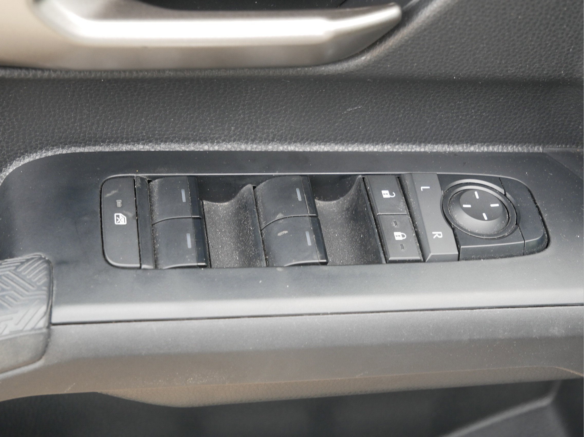 2025 Toyota Tacoma 4WD SR5