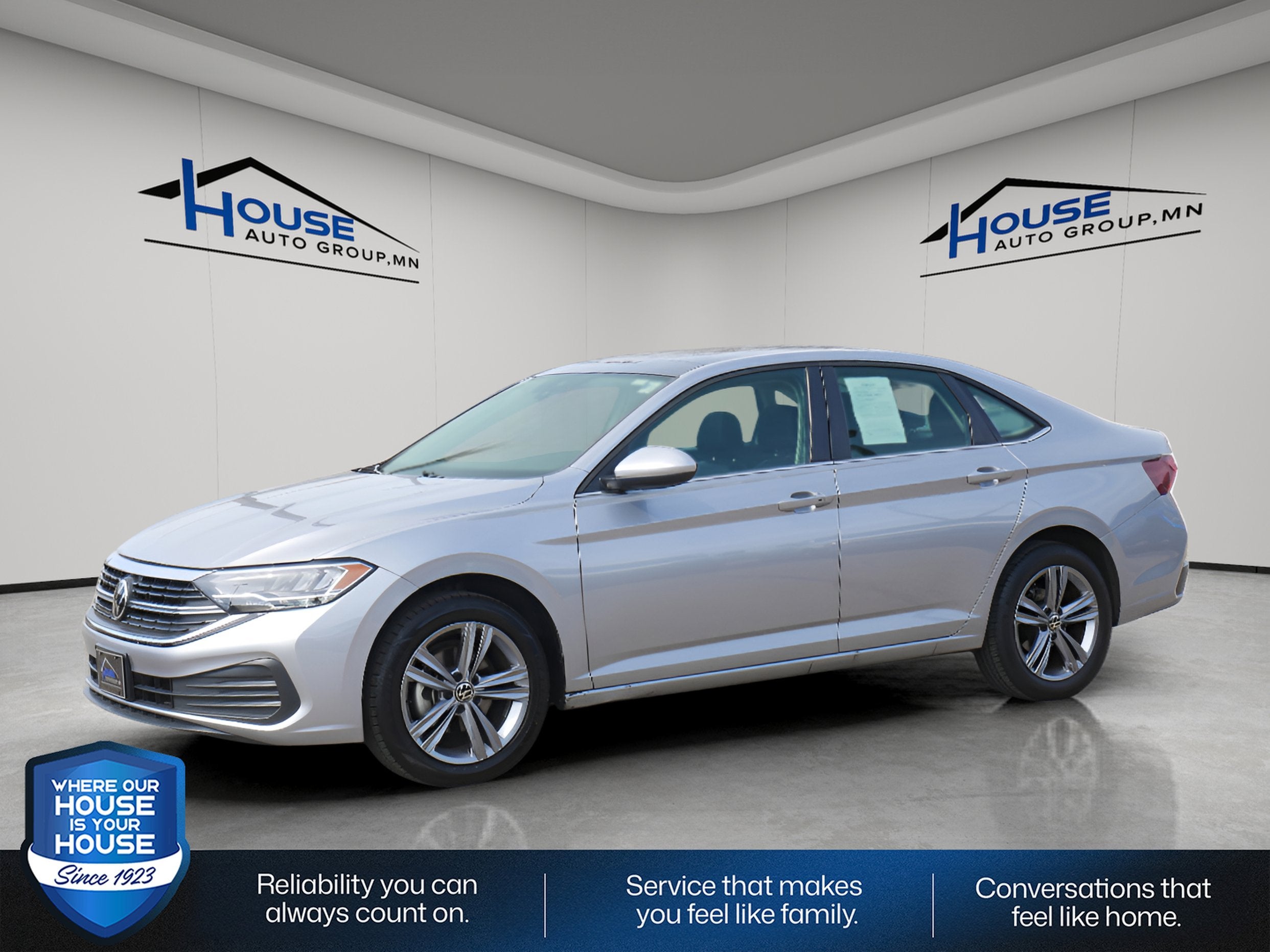 Used 2024 Volkswagen Jetta SE with VIN 3VW7M7BU7RM055032 for sale in Red Wing, Minnesota