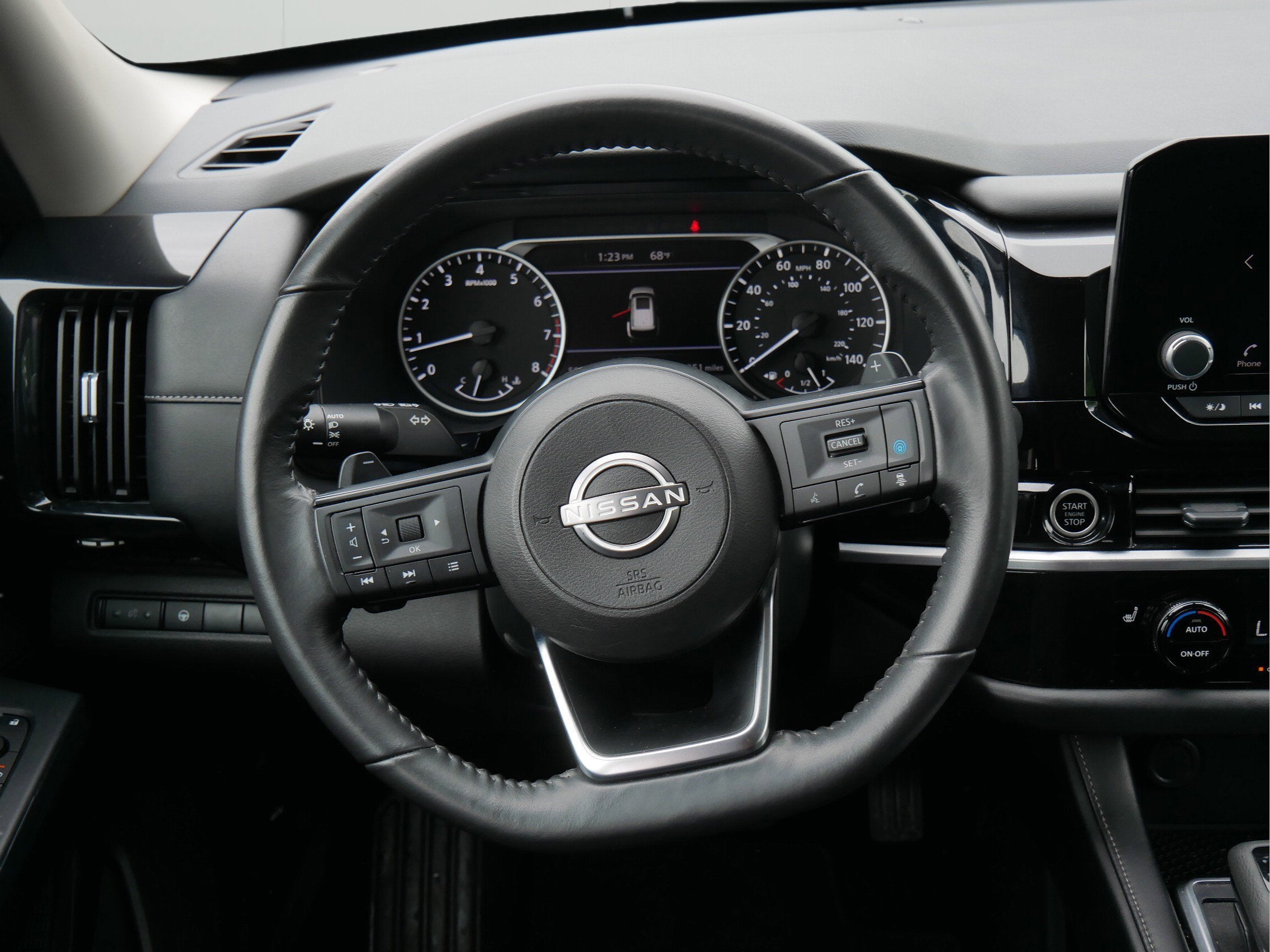 2024 Nissan Pathfinder SV