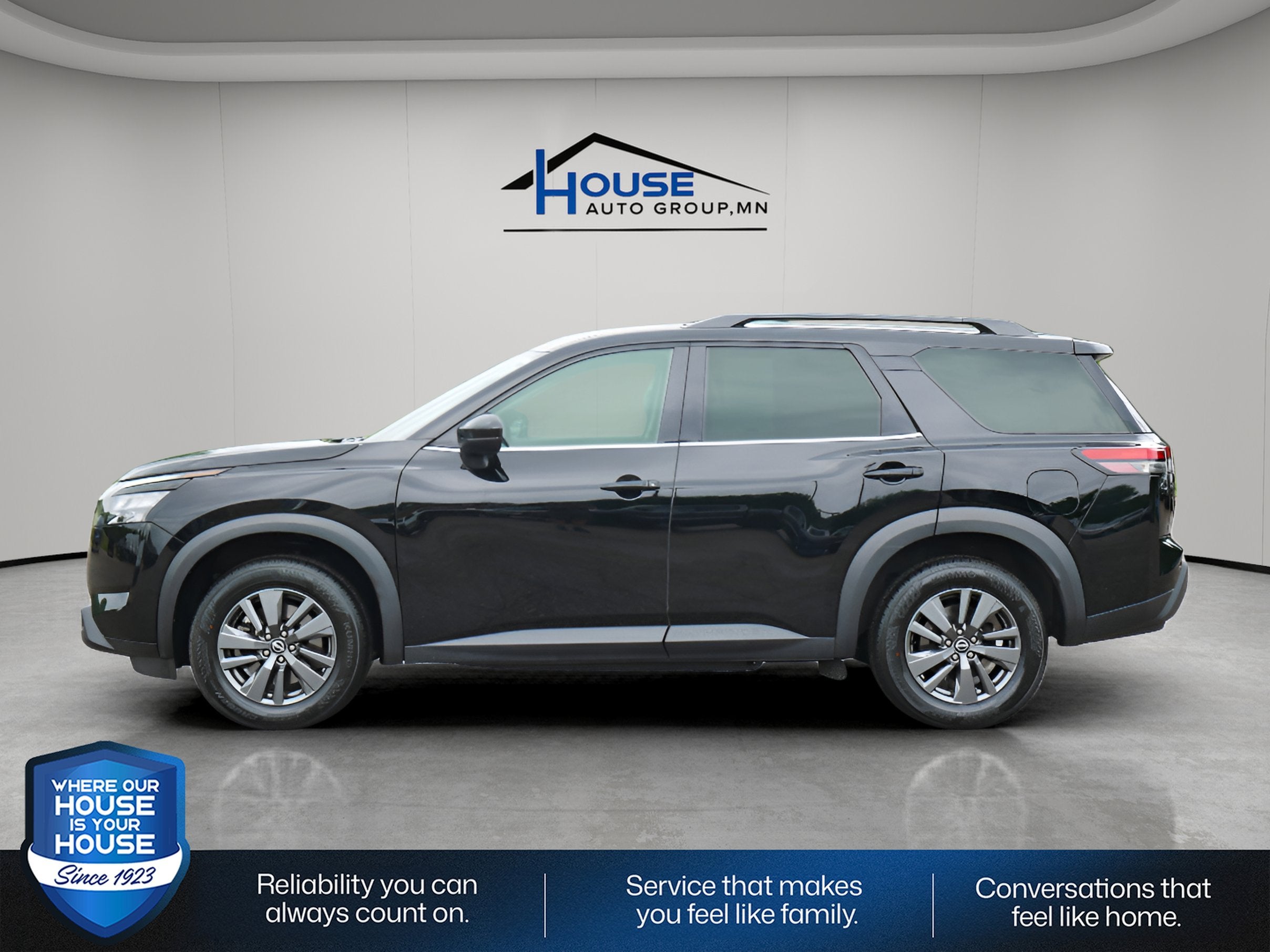 2024 Nissan Pathfinder SV