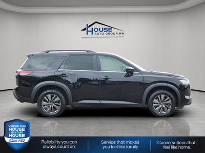 2024 Nissan Pathfinder SV