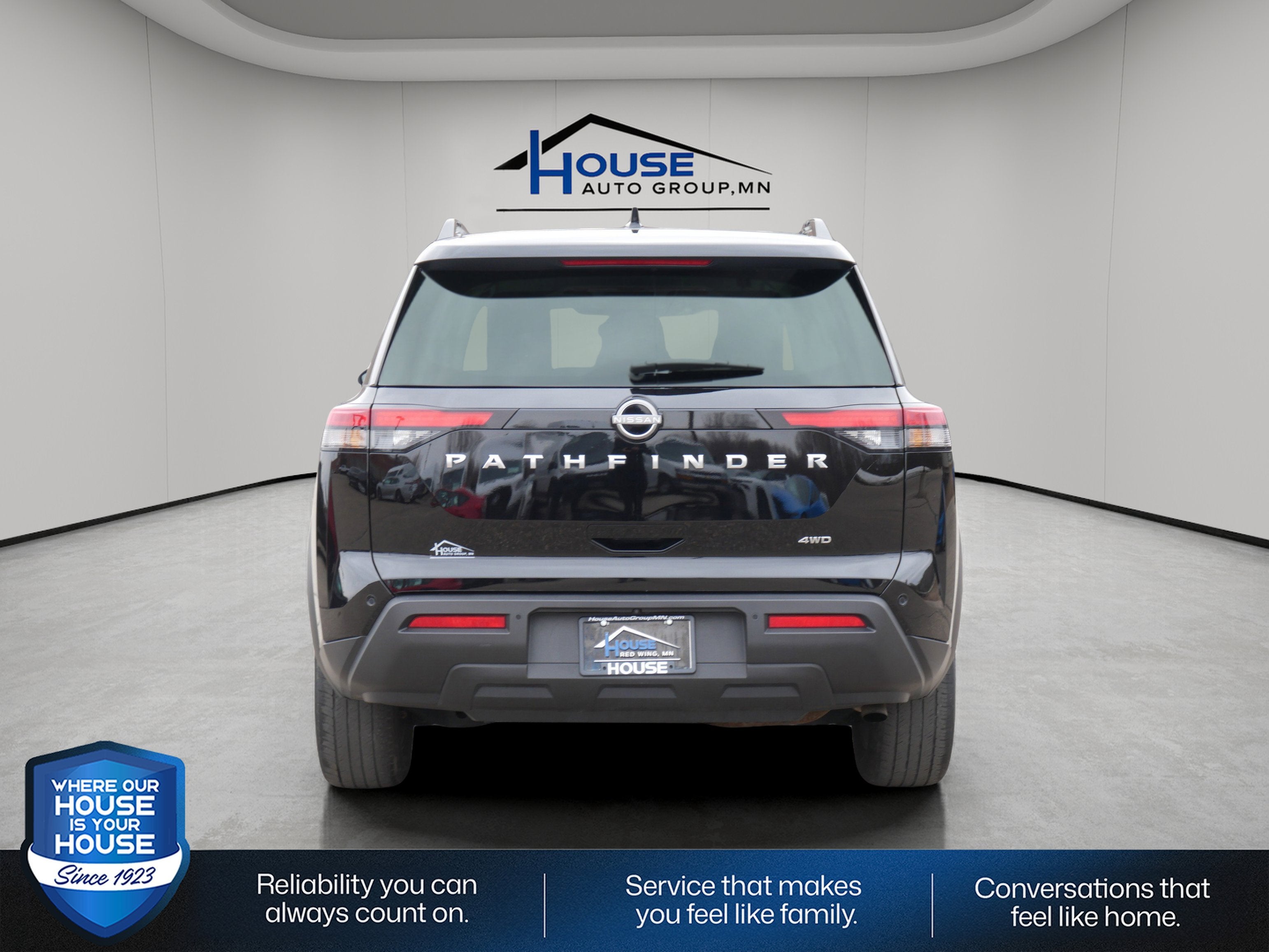 2025 Nissan Pathfinder SV