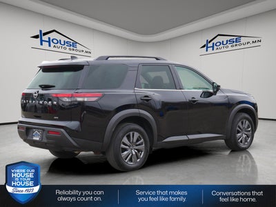 2025 Nissan Pathfinder SV