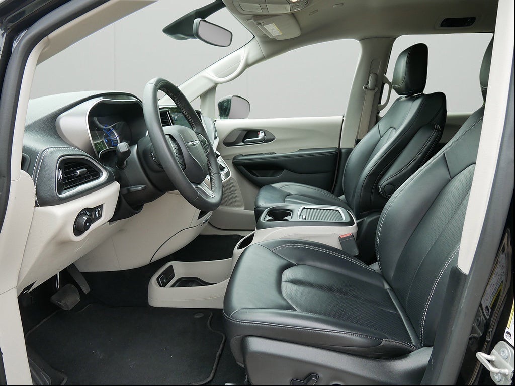 2024 Chrysler Pacifica Select
