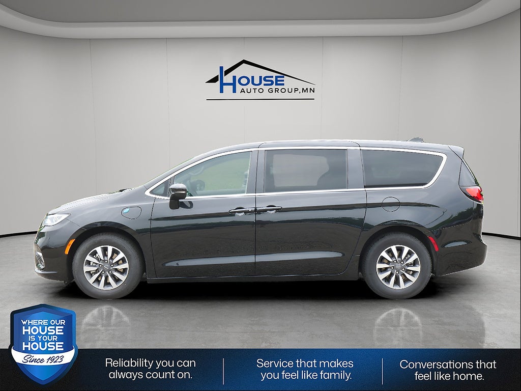 2024 Chrysler Pacifica Select