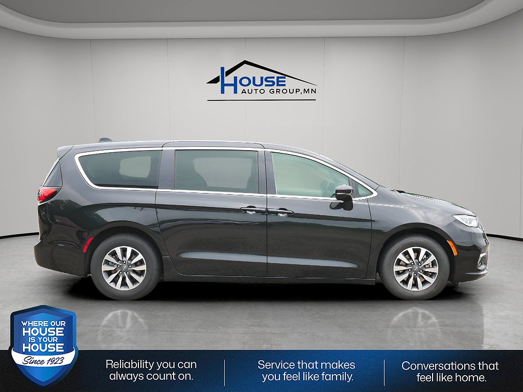 2024 Chrysler Pacifica Select